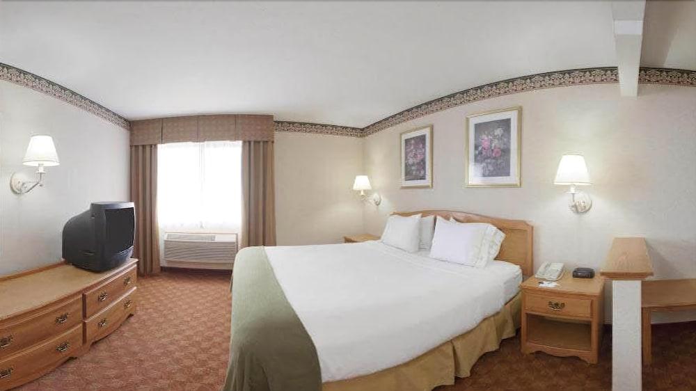 Holiday Inn Express Hotel & Suites Wauseon By Ihg Экстерьер фото